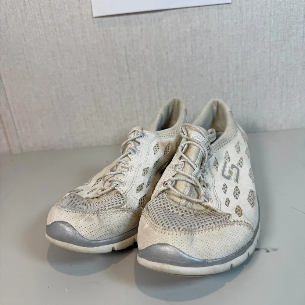 Skechers Womens Gratis‎ Going Places 22603 White Running Shoes Sneakers Size 9